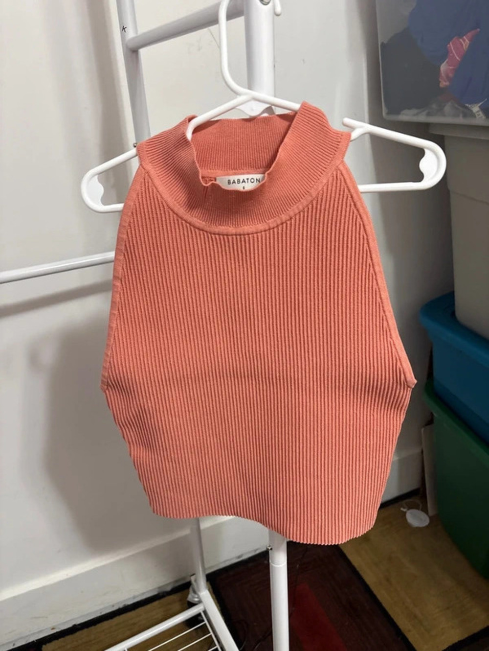 NWOT Aritzia Babaton Sculpt Knit Mockneck Halter Top – Coral – Size S